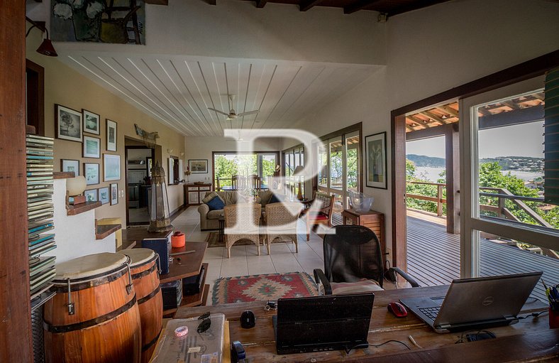 Casa Com vista Panorâmica, Três Quartos e Contato Direto com